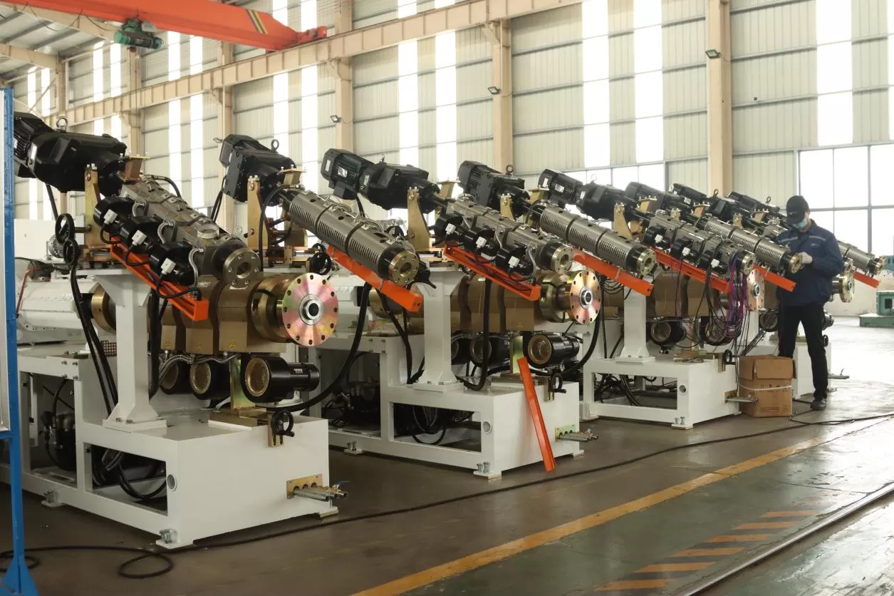 Advantages of PP PE Wood Plastic WPC Decking Floor Extrusion Line